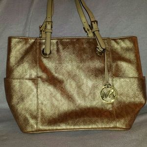 Michael kors rose gold jet set